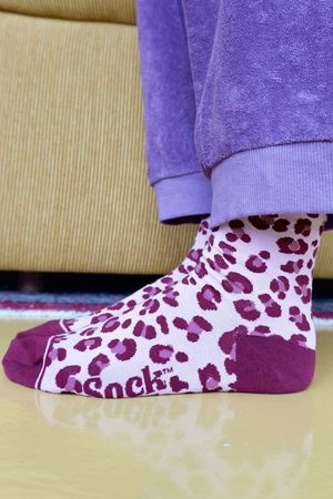 Leopard Bamboo Sock Pink Berry